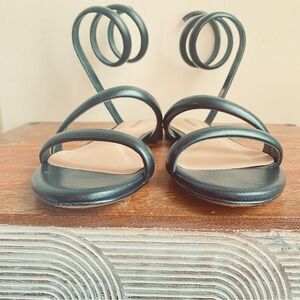 Lola Cruz Leather Black Fashion Spiral Sandals 38/7.5 Whimsical Strappy Vacation